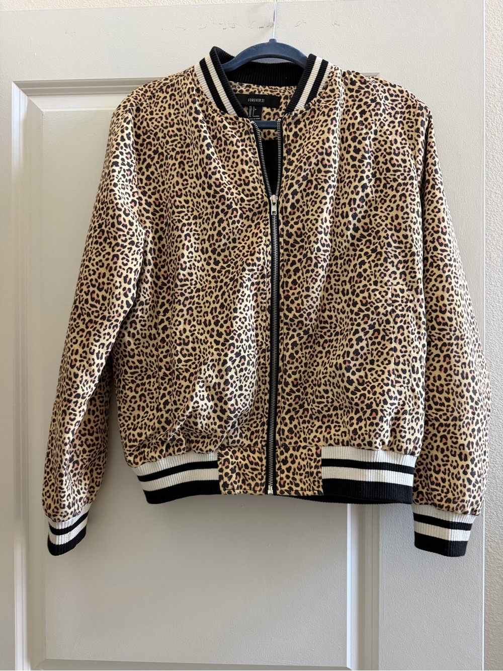 Forever 21 Woman Leopard Print Bomber Jacket - Tan & Black L